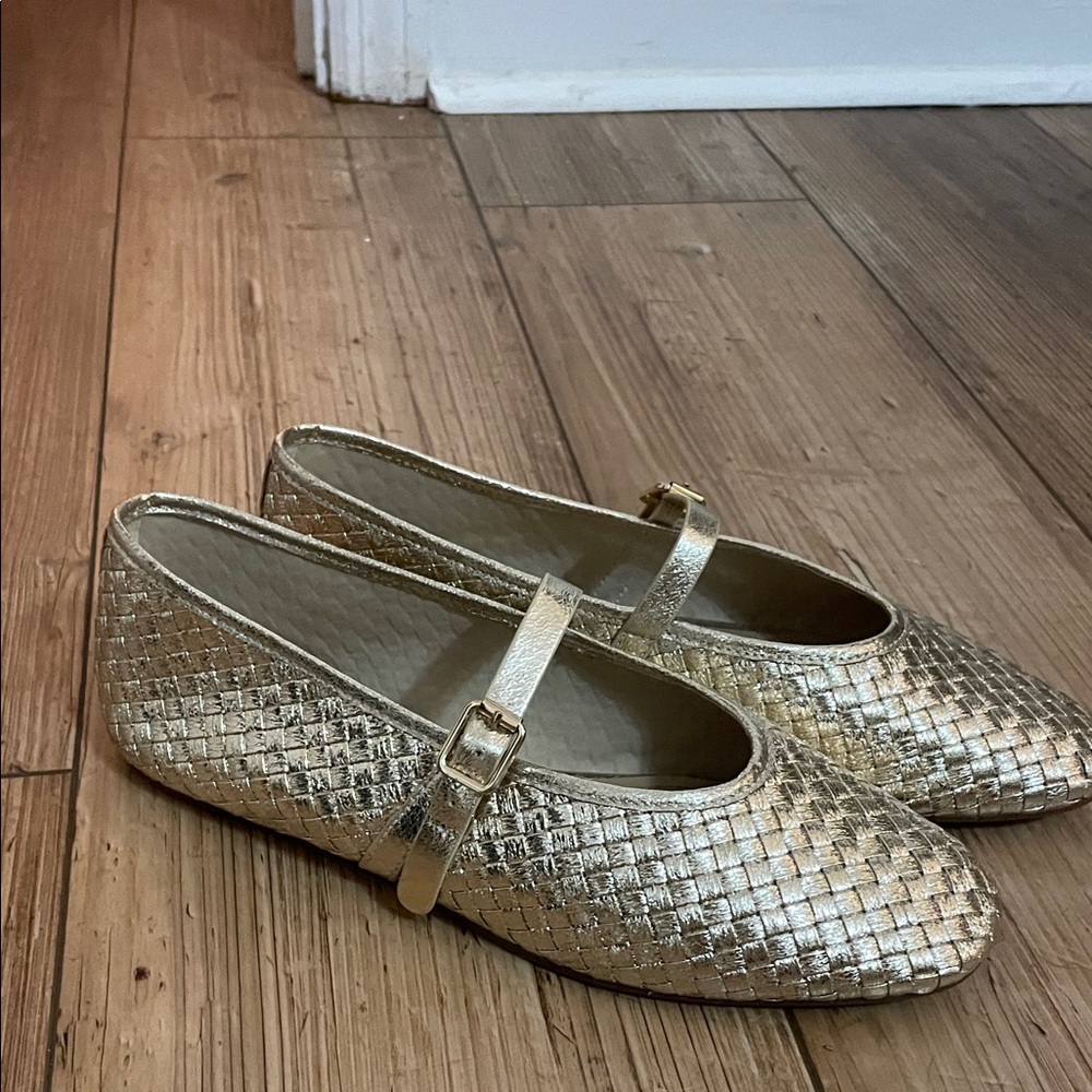 H&M Gold Textured Flats